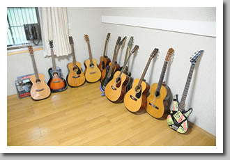 ギター購入を検討中の方は、Ｆ−ＲＯＯＴＳにていろいろなギターに触れてご自身に会うギターについて考えてみて下さい。
